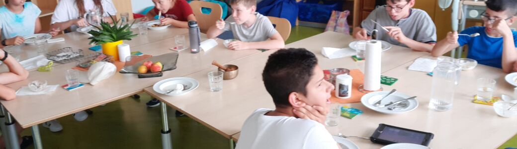 Gemeinsames Mittagessen in der OGS